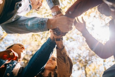 Sosyal öğrenme teorisi nedir, günlük hayata nasıl dahil edilir?